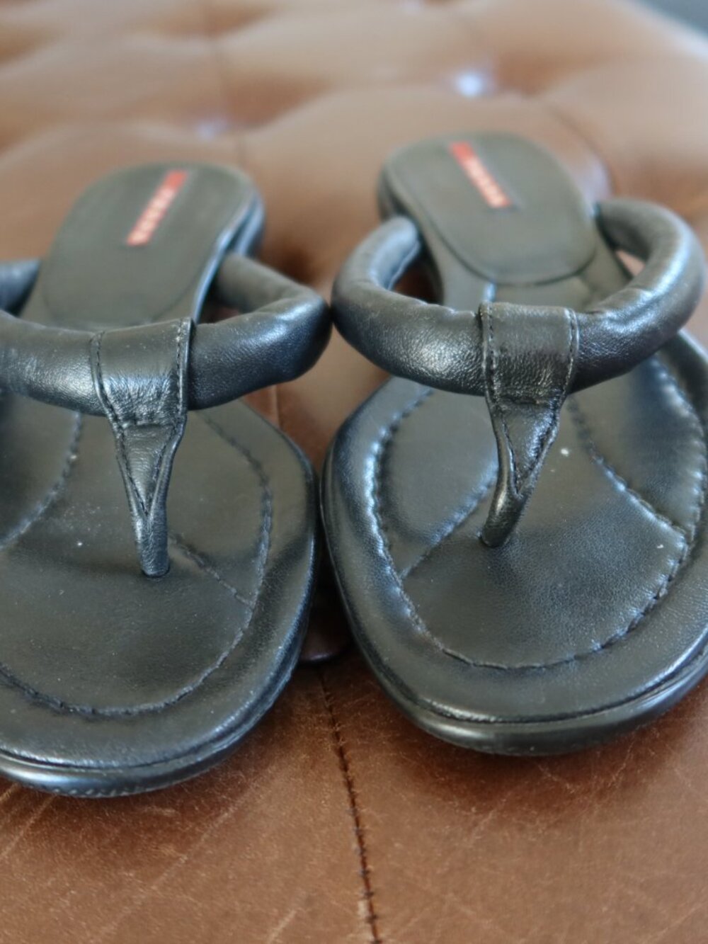 Vintage Prada black leather "Calzature Donna" thong sandals size 6M with box - Picture 6 of 12
